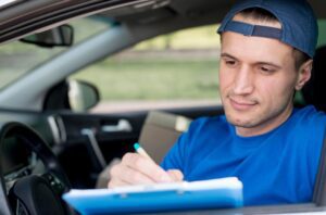 Combien de temps reste-t-on jeune conducteur pour l’assurance auto ?